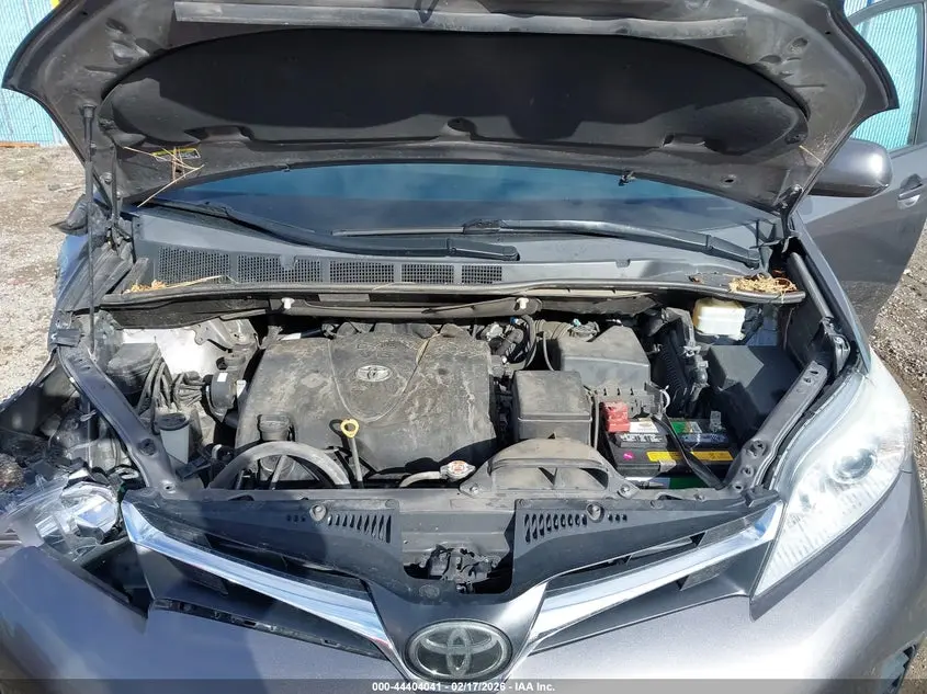 2019 TOYOTA SIENNA LE 8 PASSENGER