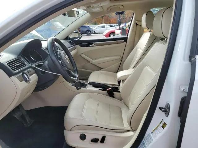 2017 VOLKSWAGEN PASSAT SE  