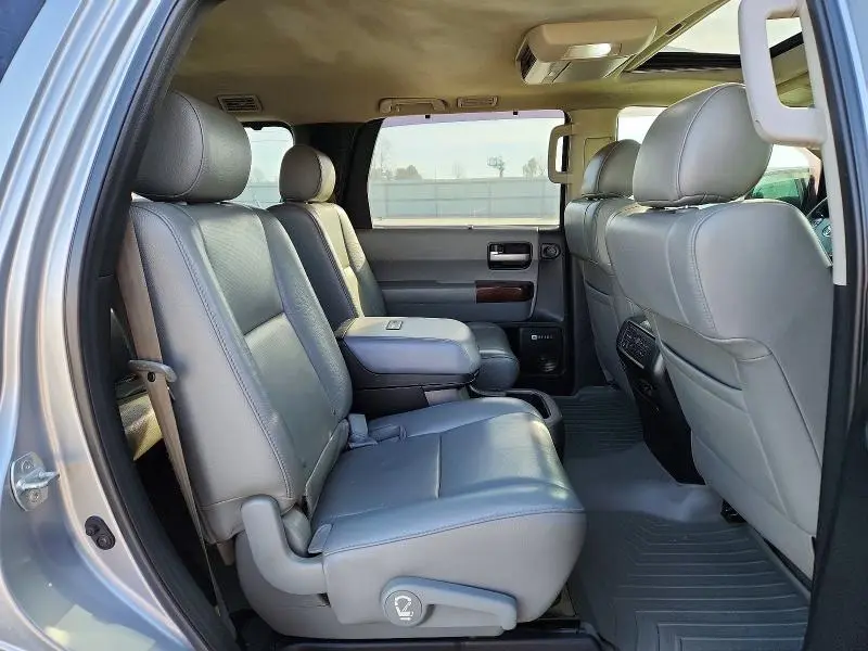 2011 TOYOTA SEQUOIA PLATINUM  