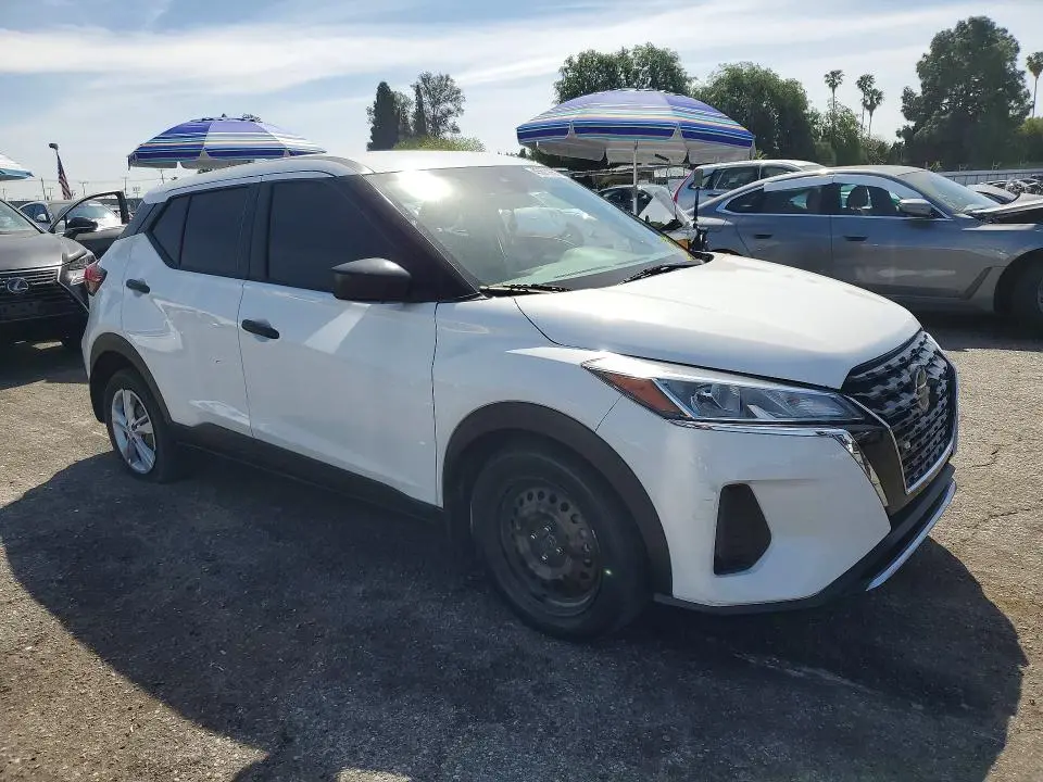 2022 NISSAN KICKS S  