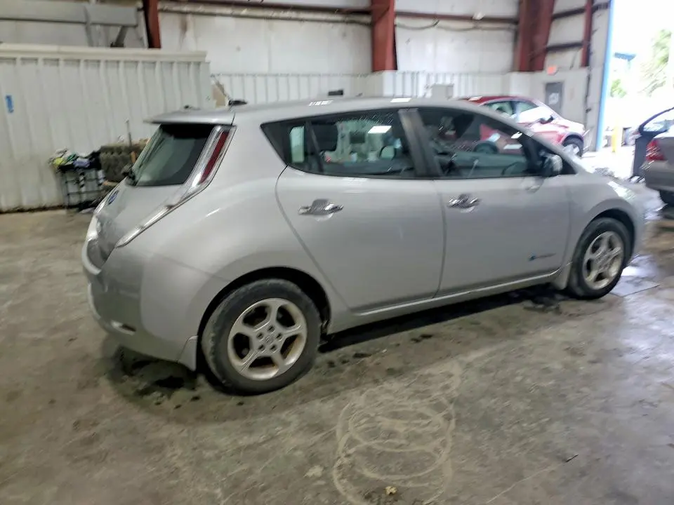 2015 NISSAN LEAF SV  