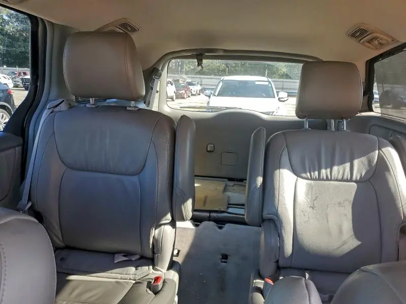 2010 TOYOTA SIENNA XLE  