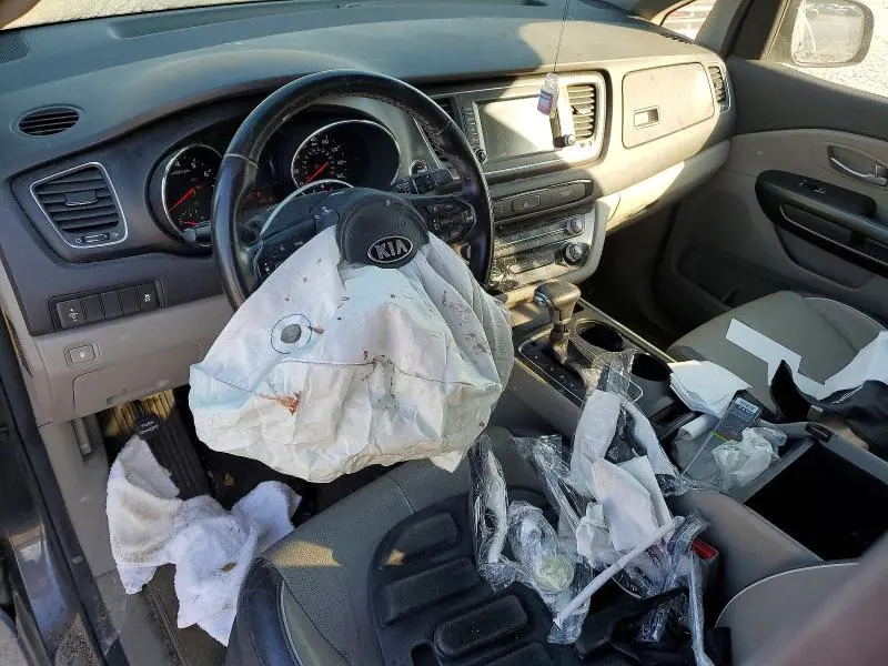2017 KIA SEDONA LX  