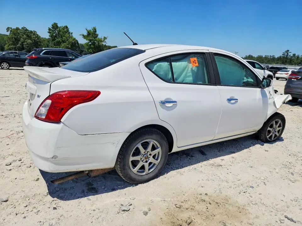 2019 NISSAN VERSA SV  