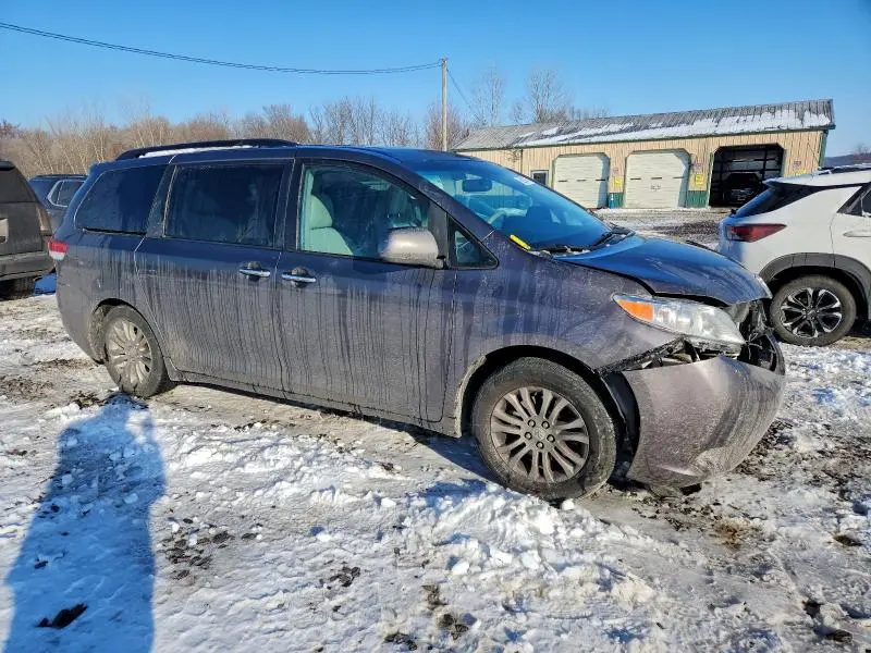 2011 TOYOTA SIENNA XLE  