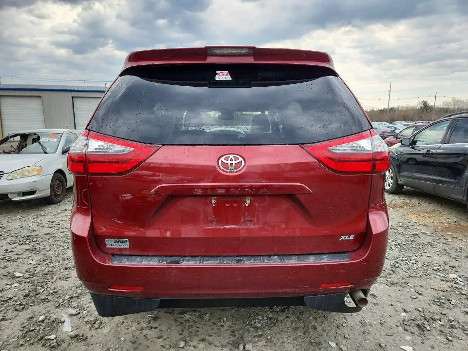 2020 TOYOTA SIENNA XLE 8-PASSENGER  