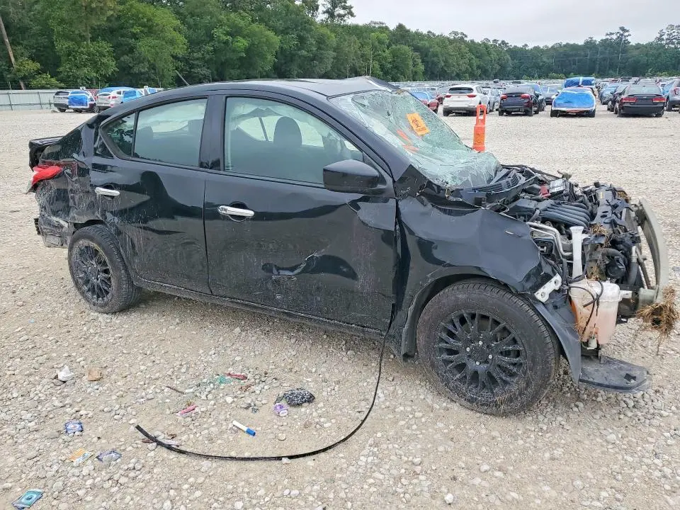 2019 NISSAN VERSA SV  