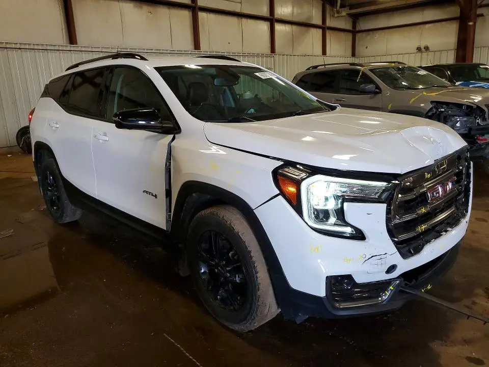 2022 GMC TERRAIN AT4  