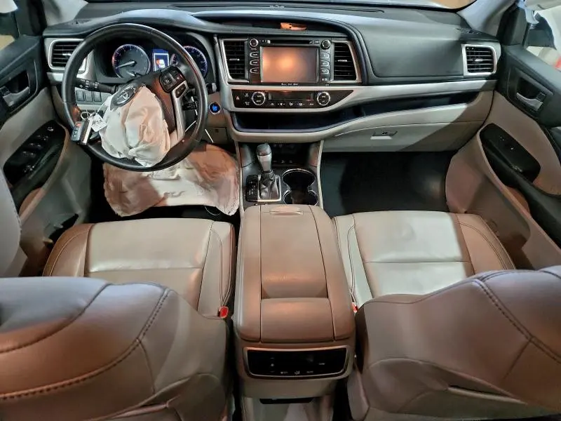 2018 TOYOTA HIGHLANDER SE  