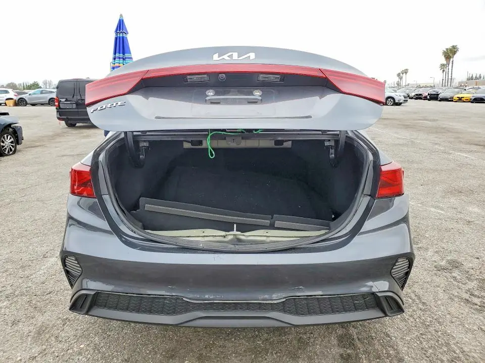 2024 KIA FORTE LXS  