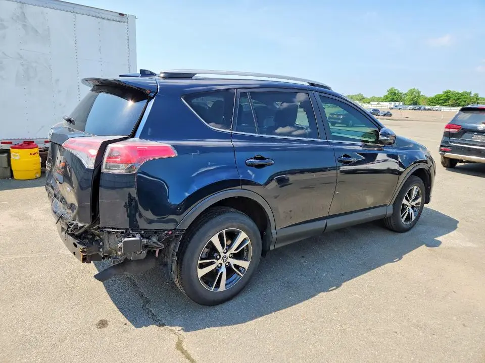 2017 TOYOTA RAV4 XLE  