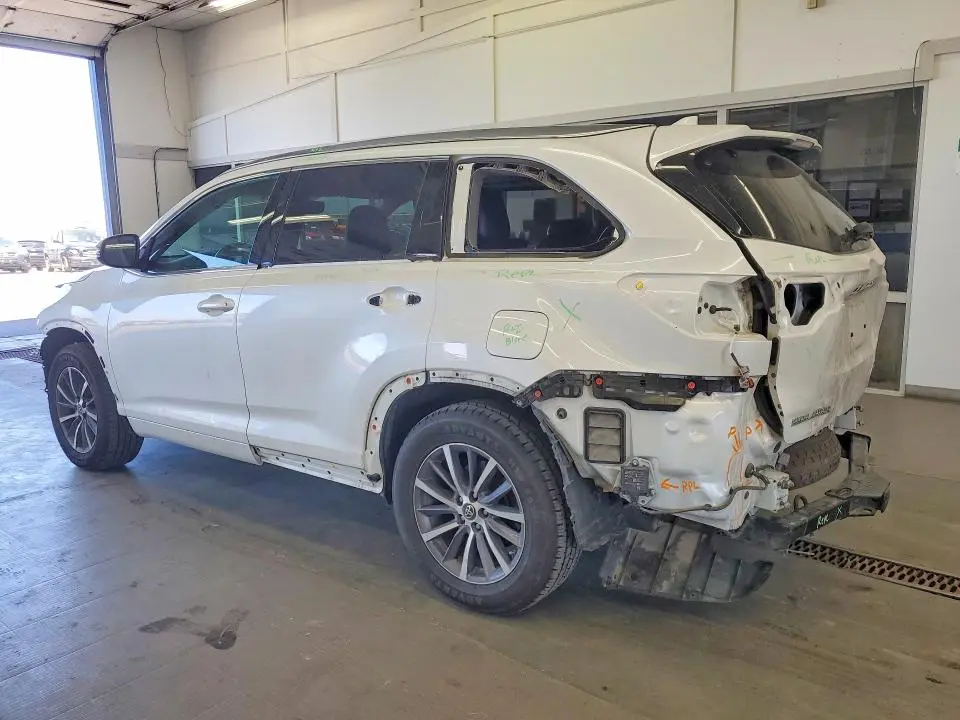2018 TOYOTA HIGHLANDER XLE  