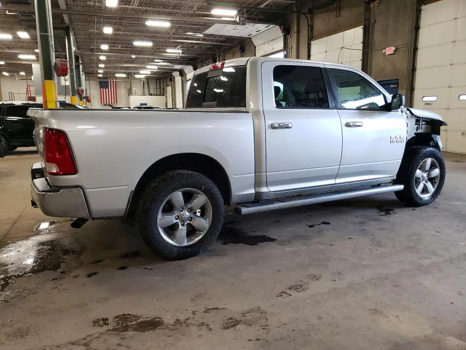 2016 RAM 1500 SLT  