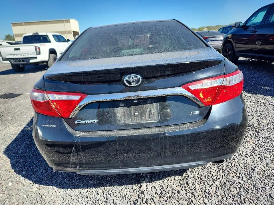 2016 TOYOTA CAMRY SE  