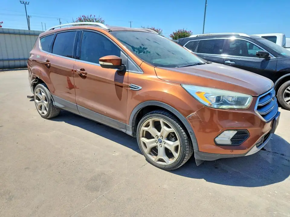 2017 FORD ESCAPE TITANIUM  