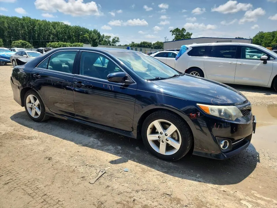 2014 TOYOTA CAMRY SE  
