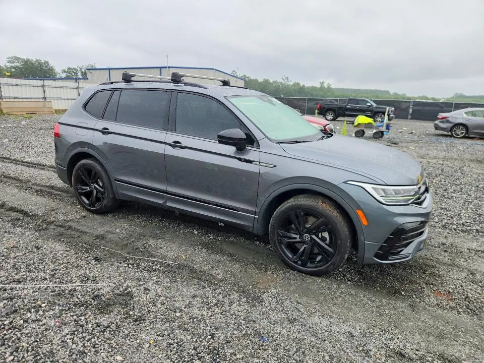 2023 VOLKSWAGEN TIGUAN SE R-LINE BLACK  