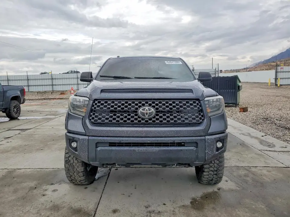 2018 TOYOTA TUNDRA CREWMAX SR5  