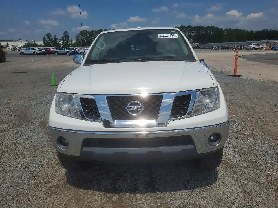 2017 NISSAN FRONTIER SL  