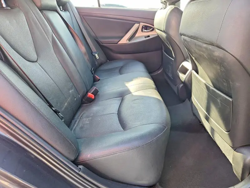 2011 TOYOTA CAMRY SE  