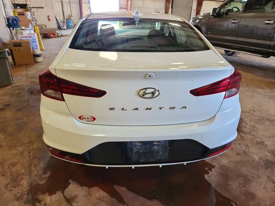 2020 HYUNDAI ELANTRA SEL  