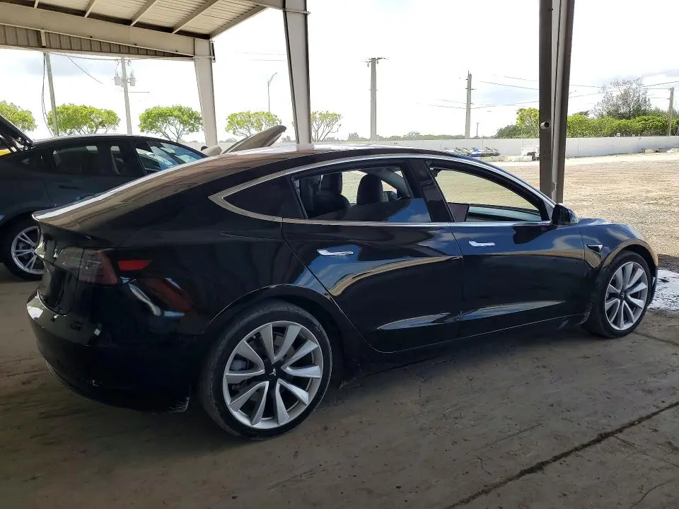 2018 TESLA MODEL 3   