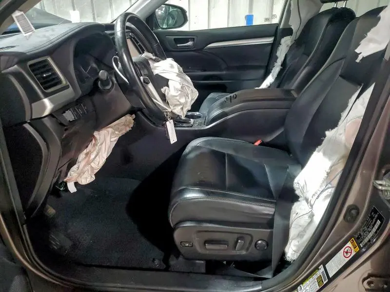 2018 TOYOTA HIGHLANDER SE  