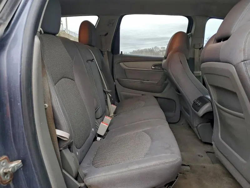 2013 CHEVROLET TRAVERSE LS  