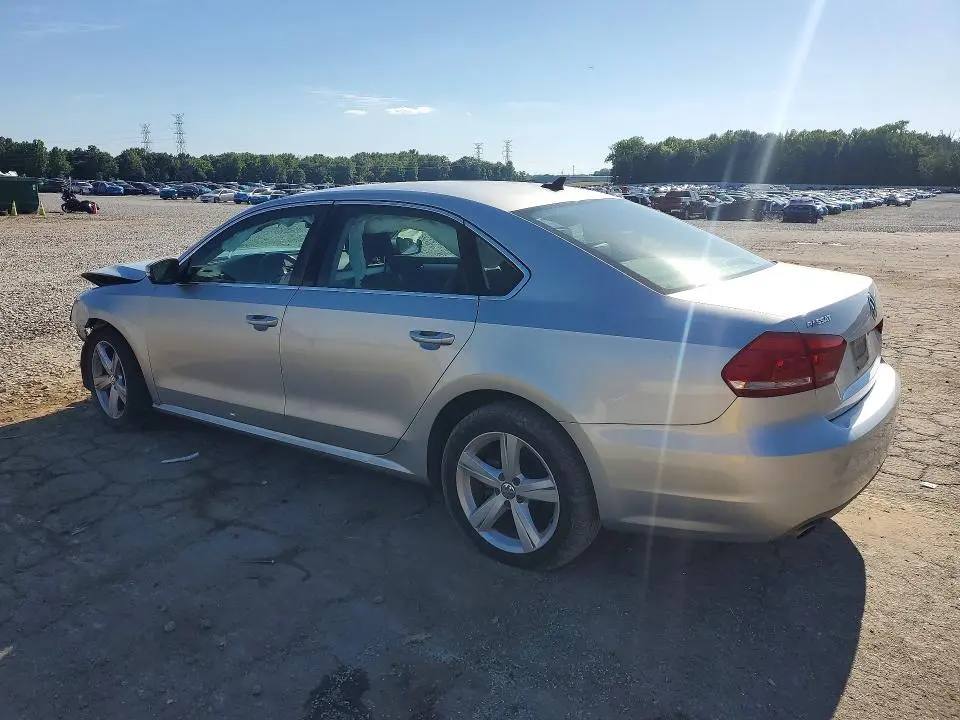 2013 VOLKSWAGEN PASSAT SE  