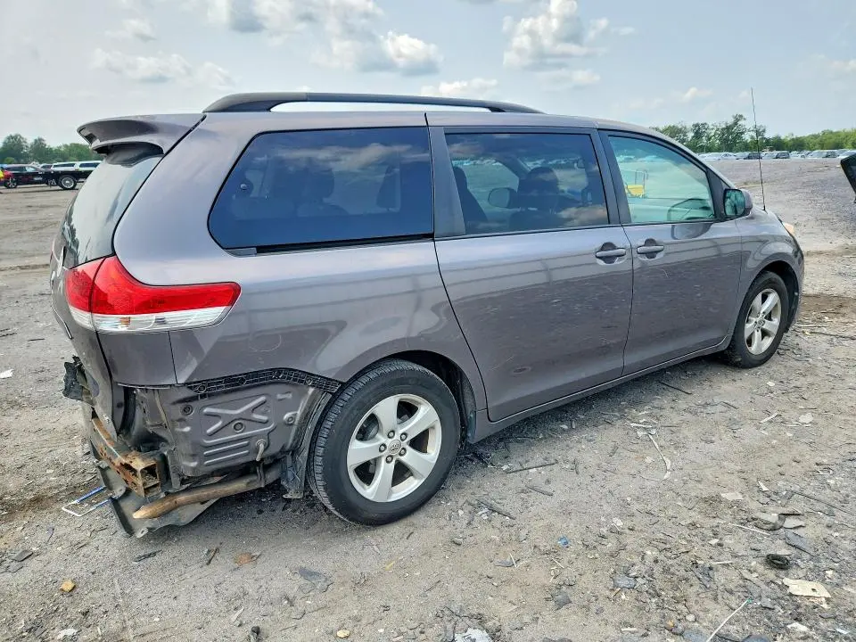 2014 TOYOTA SIENNA LE  