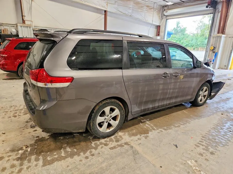2012 TOYOTA SIENNA LE  