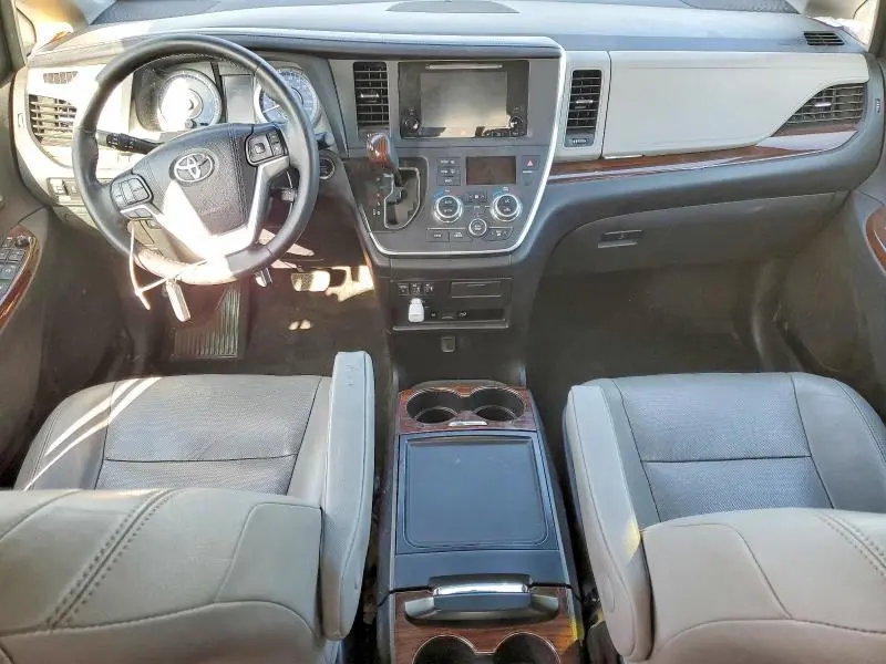 2015 TOYOTA SIENNA XLE  