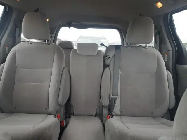 2015 TOYOTA SIENNA LE  
