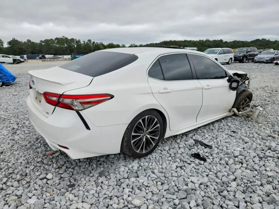 2018 TOYOTA CAMRY SE  