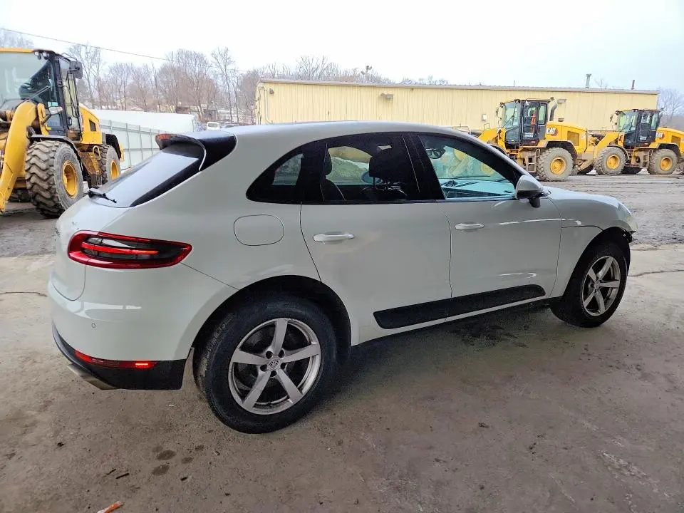 2017 PORSCHE MACAN   