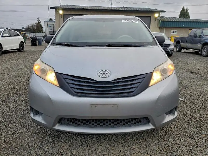 2012 TOYOTA SIENNA   
