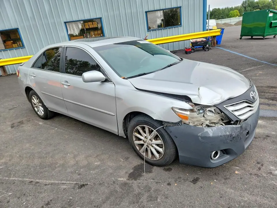2011 TOYOTA CAMRY XLE  