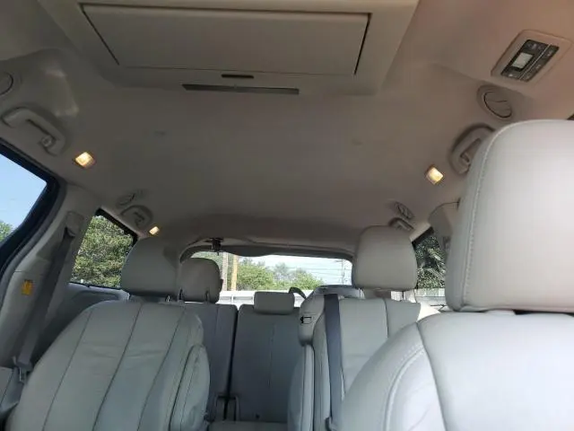2011 TOYOTA SIENNA XLE  