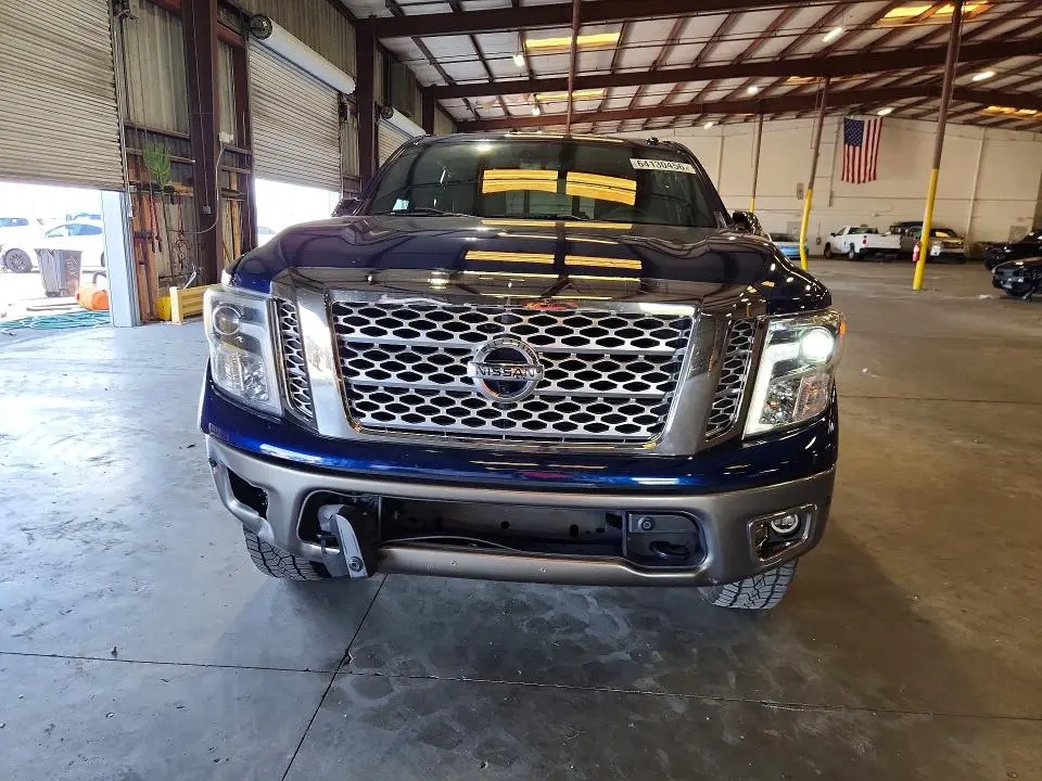 2017 NISSAN TITAN PLATINUM RESERVE  