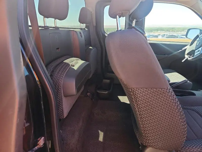 2017 NISSAN FRONTIER SV  