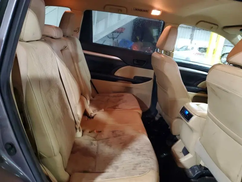 2015 TOYOTA HIGHLANDER LE PLUS  