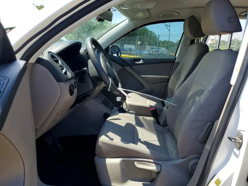 2010 VOLKSWAGEN TIGUAN S  