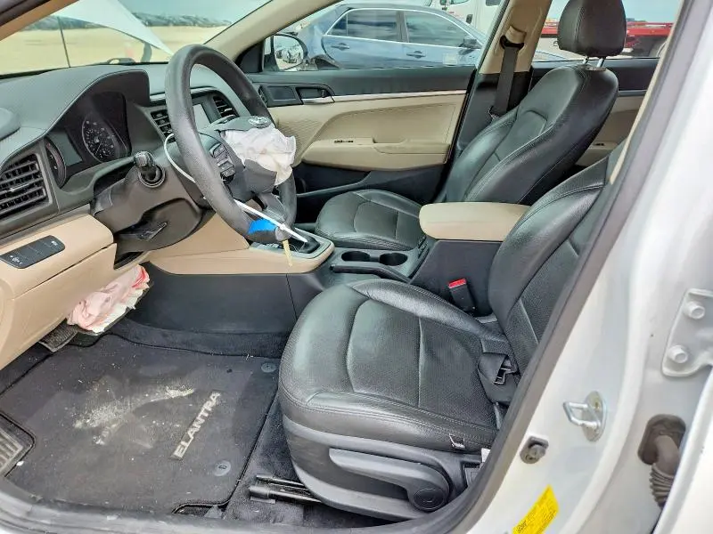 2019 HYUNDAI ELANTRA SE  