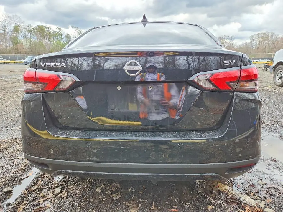 2024 NISSAN VERSA SV  