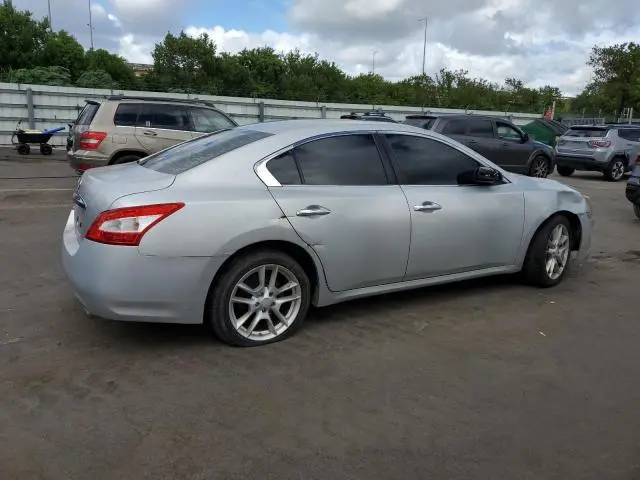 2010 NISSAN MAXIMA S  