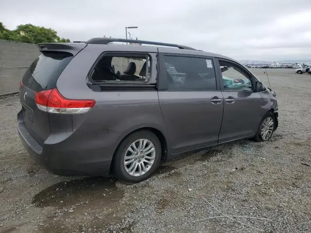 2013 TOYOTA SIENNA XLE  