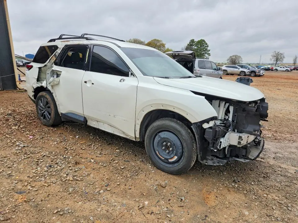 2023 NISSAN PATHFINDER SV  