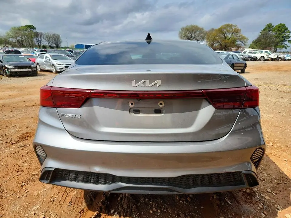 2022 KIA FORTE LXS  