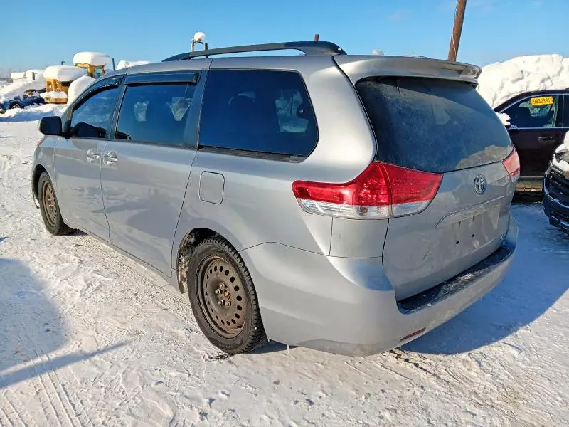 2012 TOYOTA SIENNA LE  