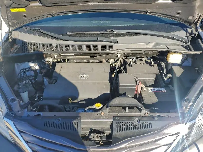 2016 TOYOTA SIENNA LE  